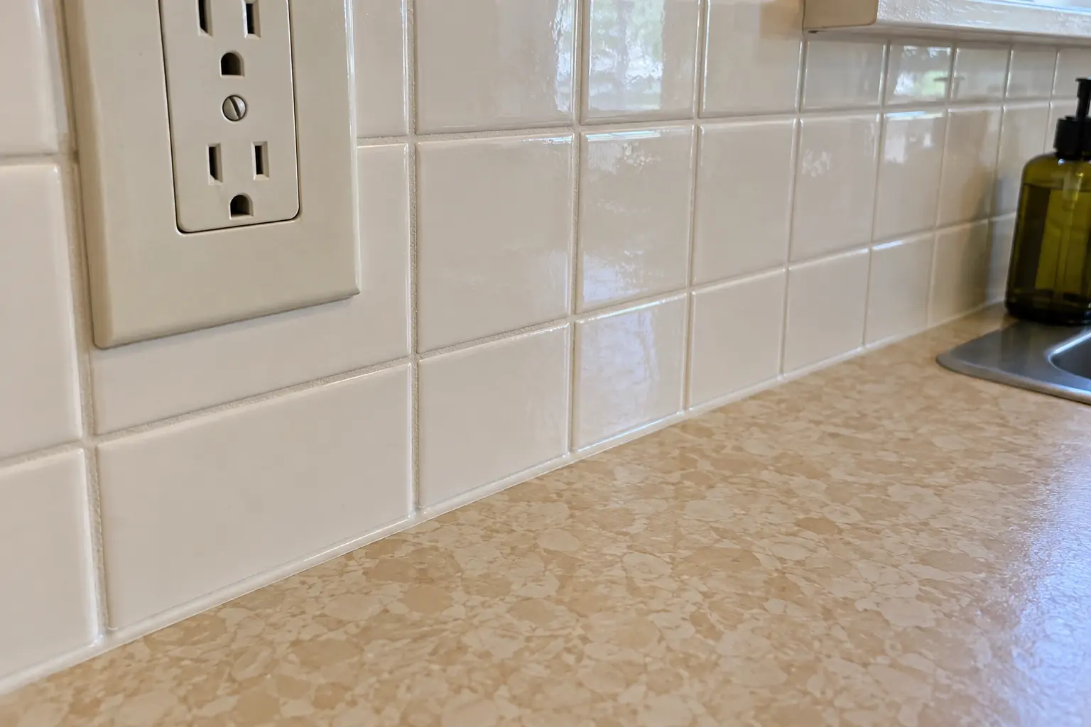 Kitchen Backsplash Installation in a prewar house — detail