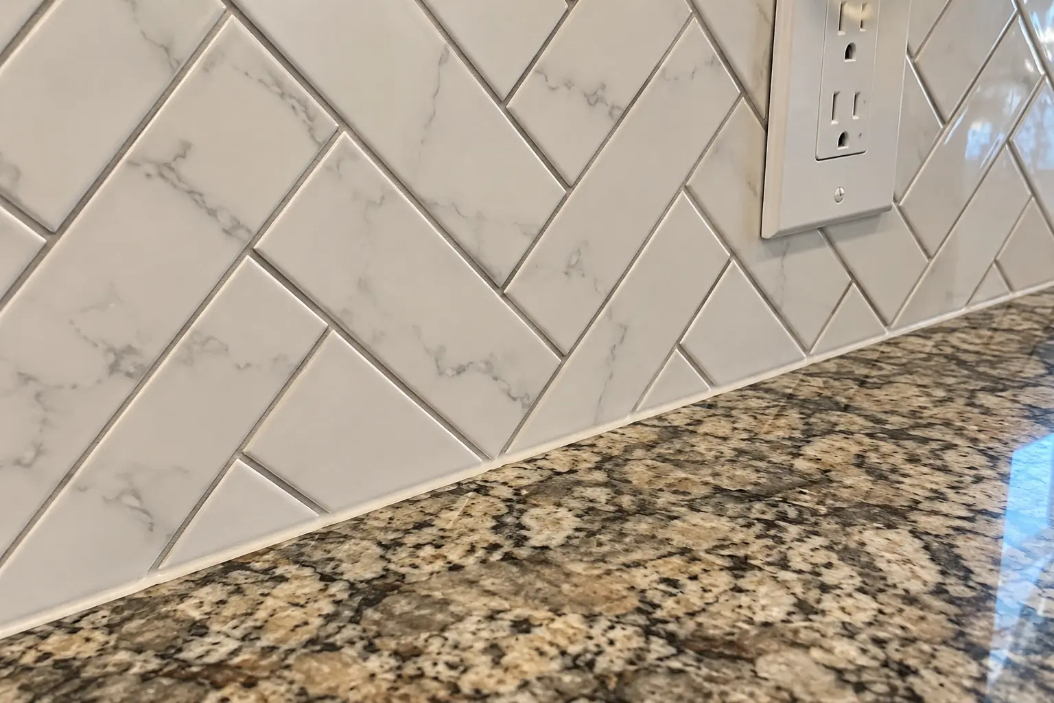 Kitchen Backsplash Installation in a 2000s new construction — detail