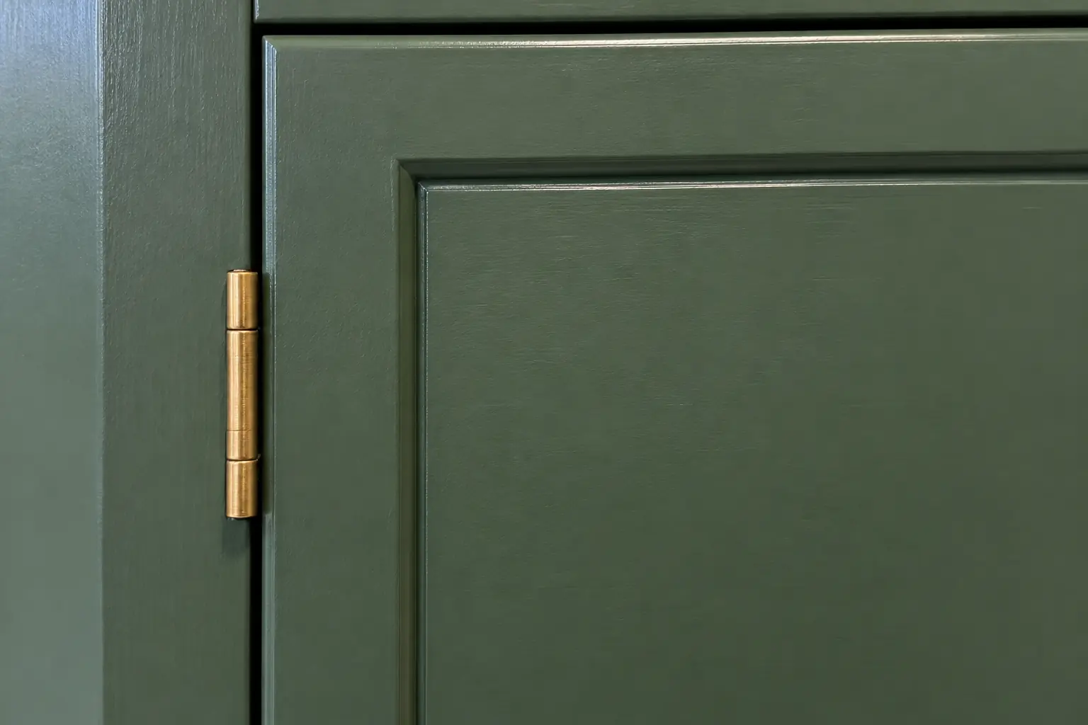 Kitchen Cabinet Painting in a postwar ranch / cape cod / bi-level — detail