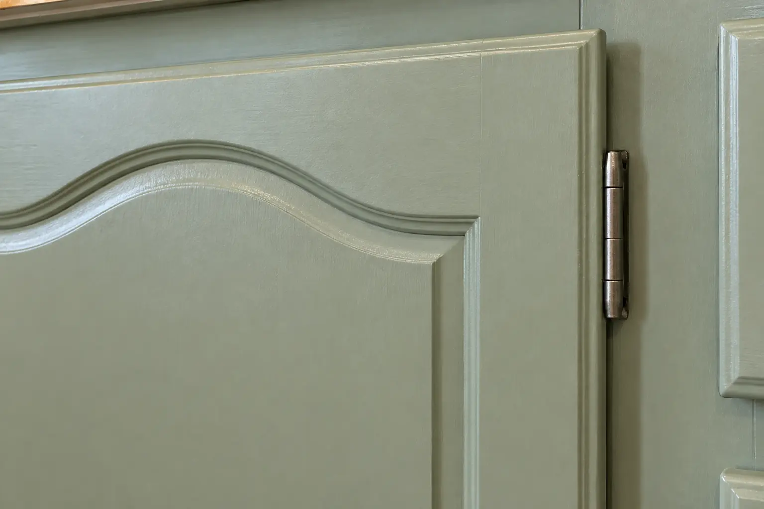 Kitchen Cabinet Painting in a postwar ranch / cape cod / bi-level — detail