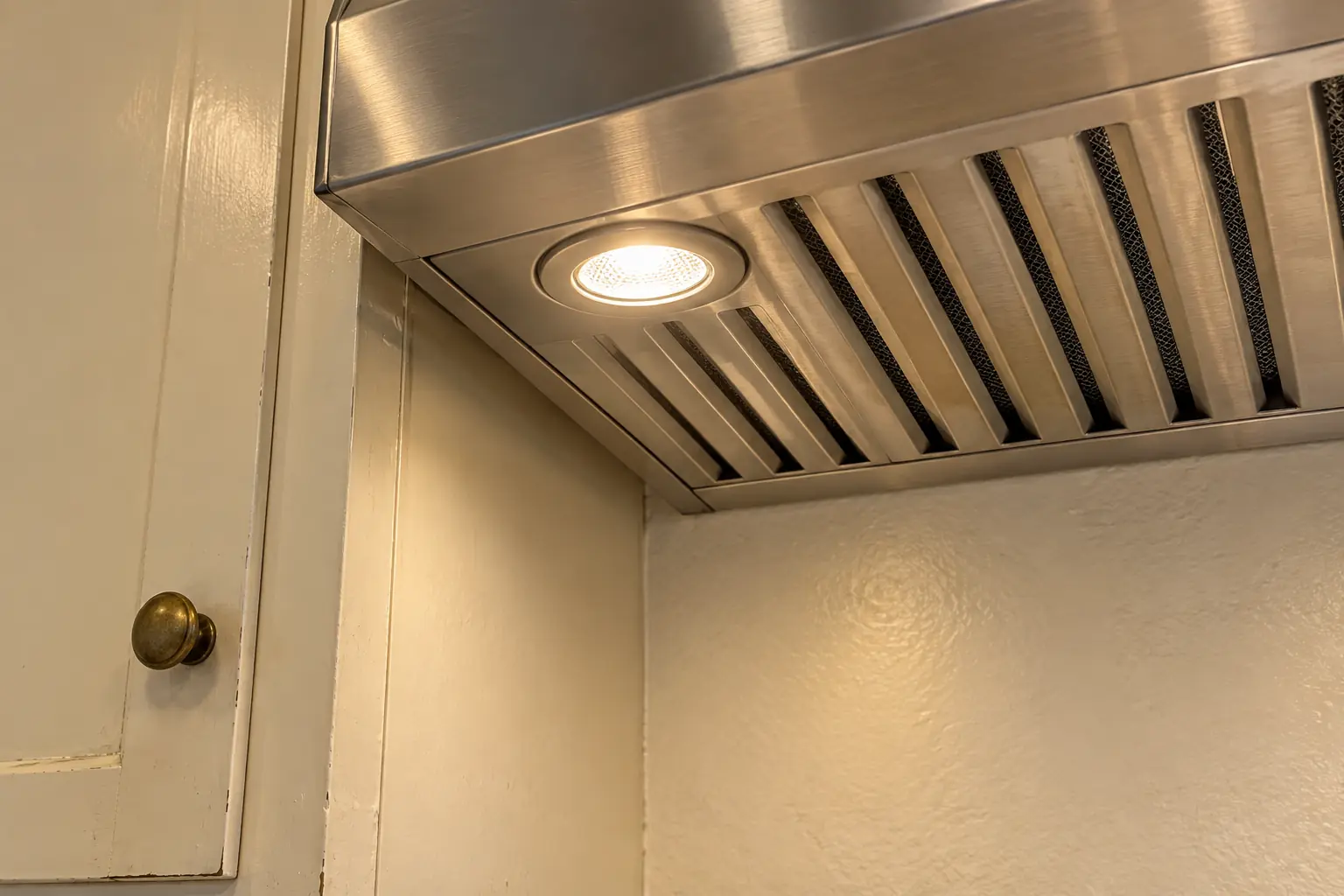 Kitchen Ventilation & Range Hoods in a prewar house — detail