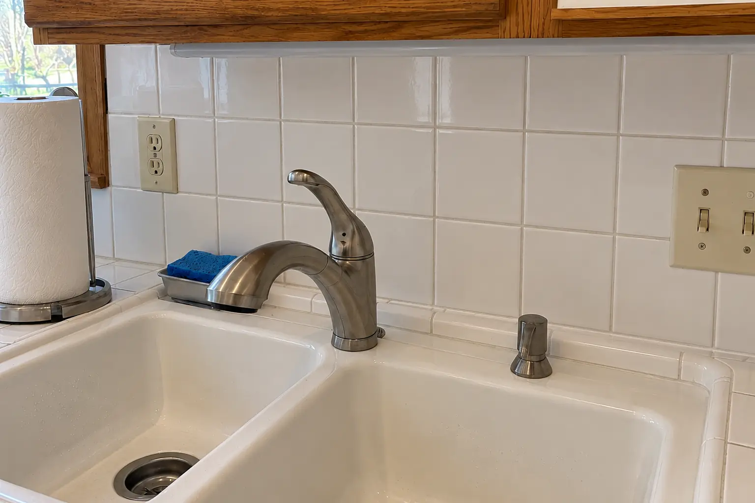 Kitchen Tile & Grout Repair in a 1980s-1990s two-story colonial / tract house — detail